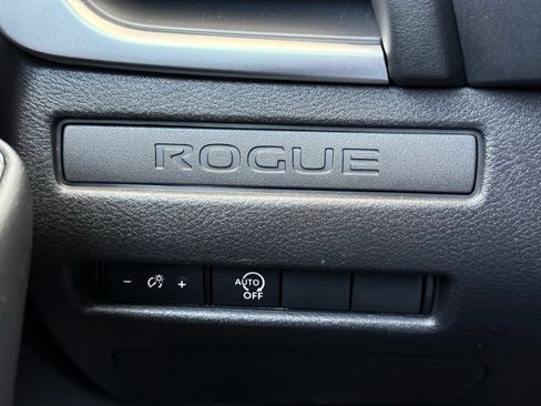 Used 2025 Nissan Rogue S FWD image 36