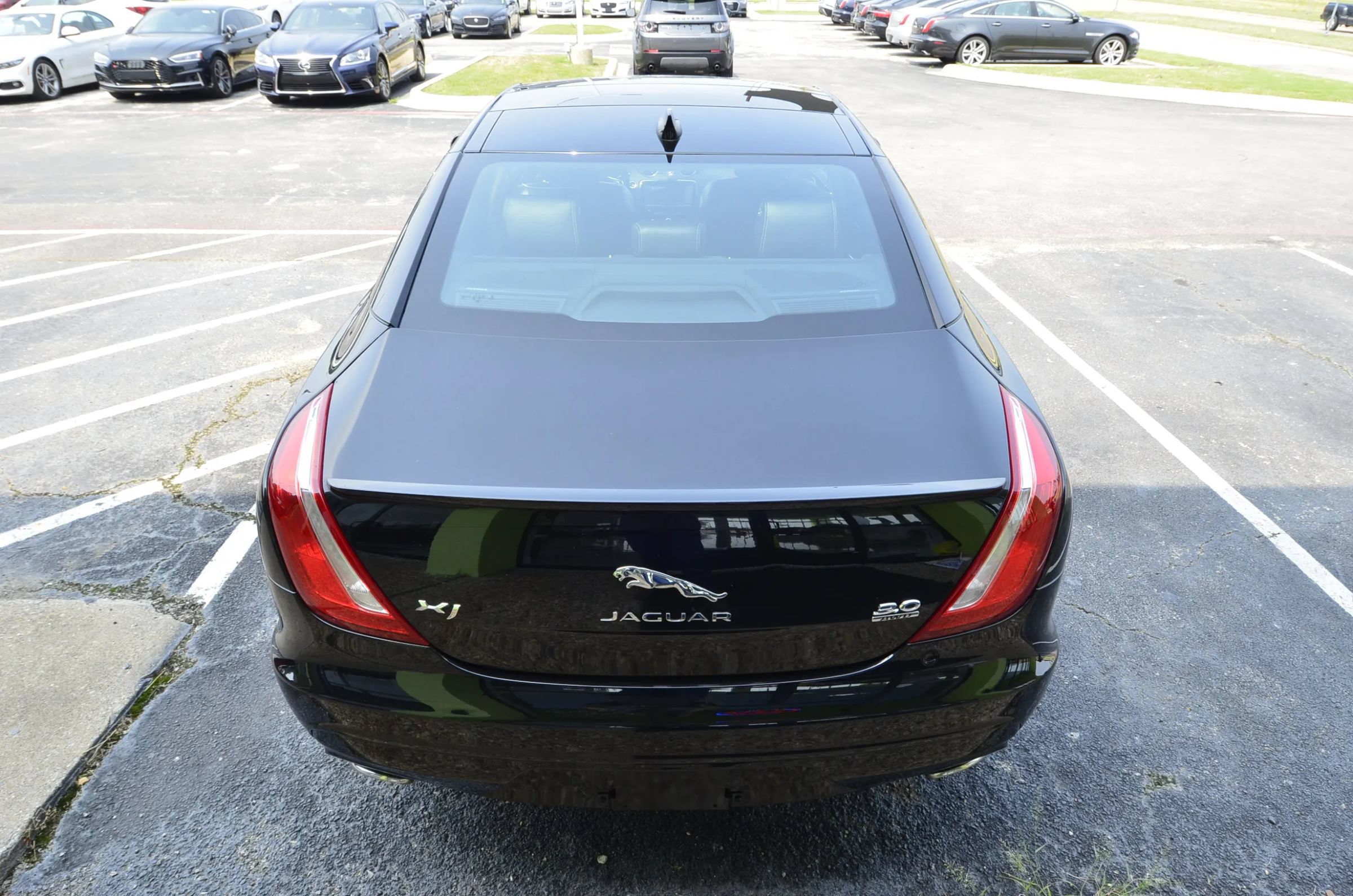 Used 2016 Jaguar XJ R-Sport AWD/4WD image 9