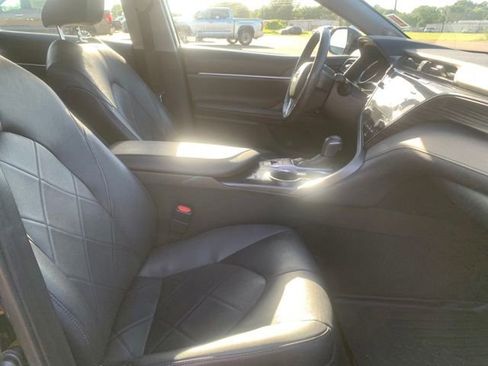 Used 2019 Toyota Camry XLE w/ Navigation Package FWD image 28