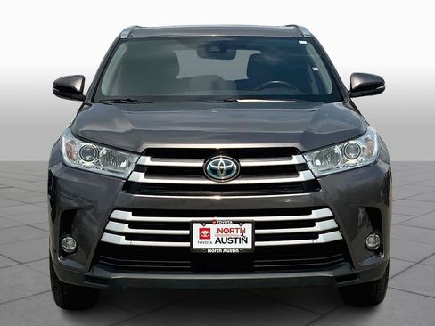 Used 2017 Toyota Highlander XLE image 3