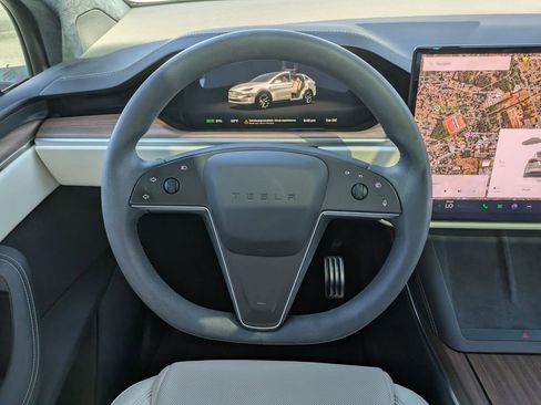 Used 2024 Tesla Model X image 11