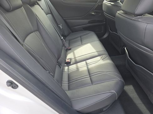 Certified 2024 Lexus ES 300h w/ Accessory Package (Z1) image 33