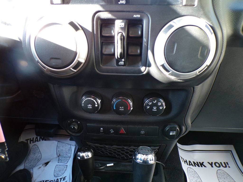 Used 2017 Jeep Wrangler Unlimited Sahara AWD/4WD image 26
