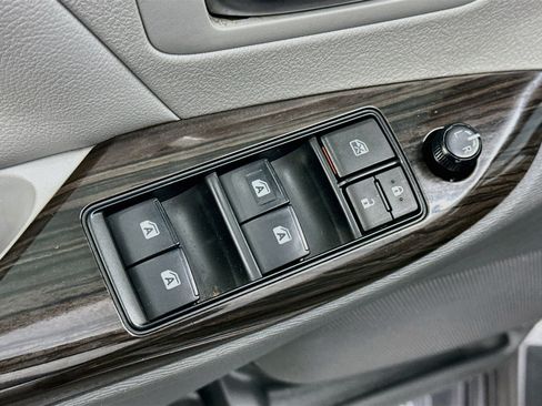 Used 2019 Toyota Sienna XLE w/ XLE Navigation Package AWD/4WD image 15