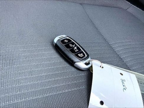 Used 2022 Hyundai Venue Limited w/ Cargo Package FWD image 33