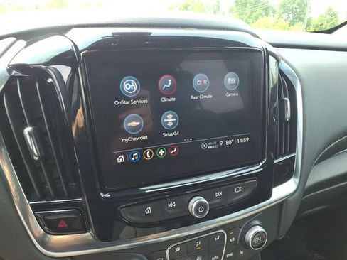 Used 2023 Chevrolet Traverse LT FWD image 18