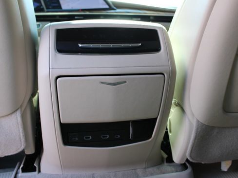 Used 2022 Cadillac Escalade ESV Premium Luxury Platinum image 22