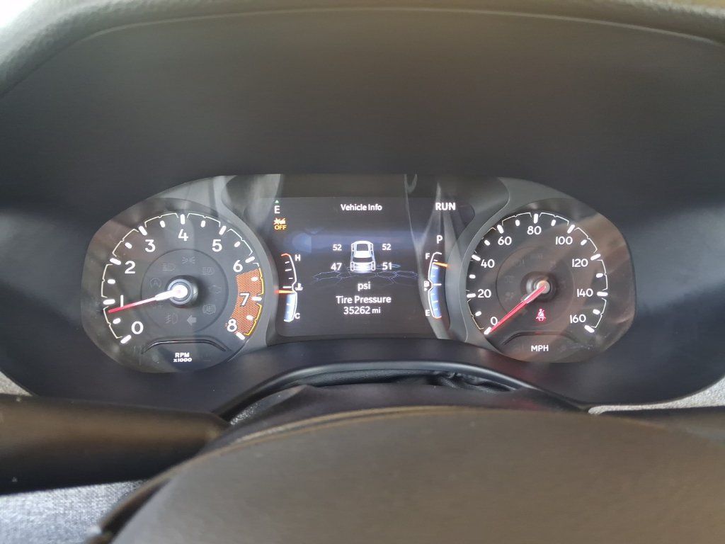 Used 2025 Jeep Compass Latitude w/ Sun & Sound Group AWD/4WD image 2
