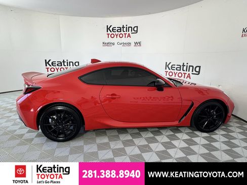 Used 2025 Toyota GR86 Premium RWD image 4