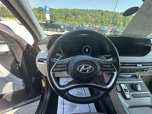 Used 2024 Hyundai Palisade SEL w/ Premium Package FWD image 13