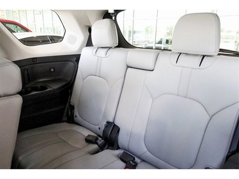 Used 2023 Honda Pilot Touring image 12