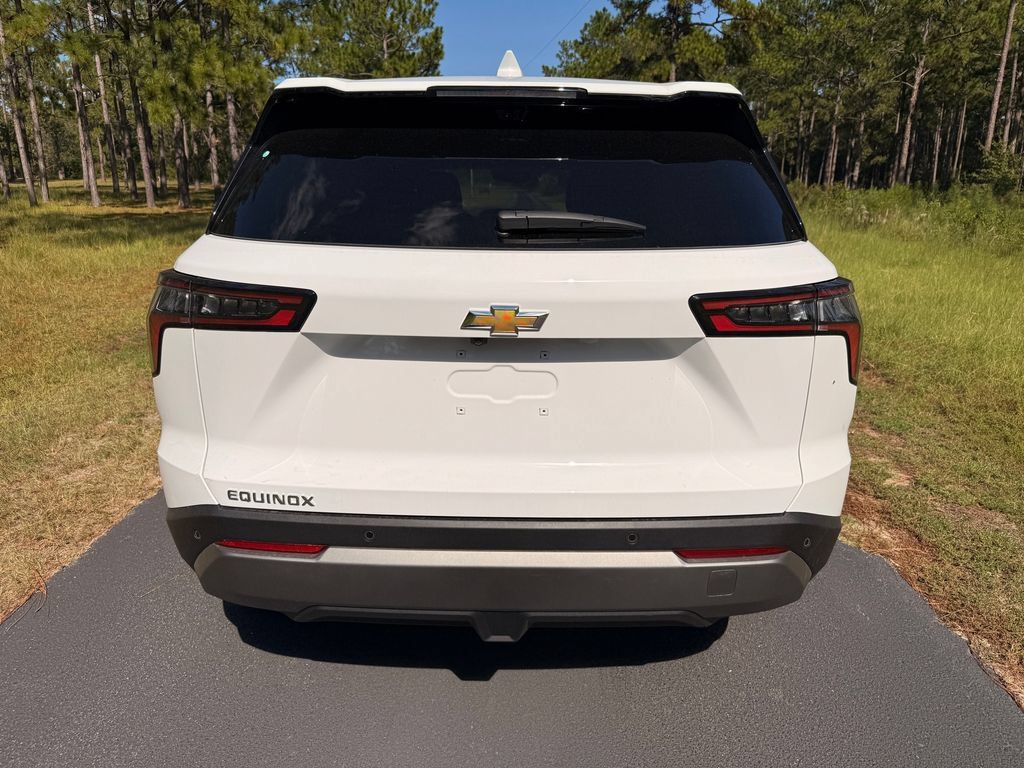 New 2027 Chevrolet Equinox LT w/ Safety and Technology Package FWD image 4