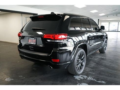 Used 2019 Jeep Grand Cherokee Altitude RWD image 7