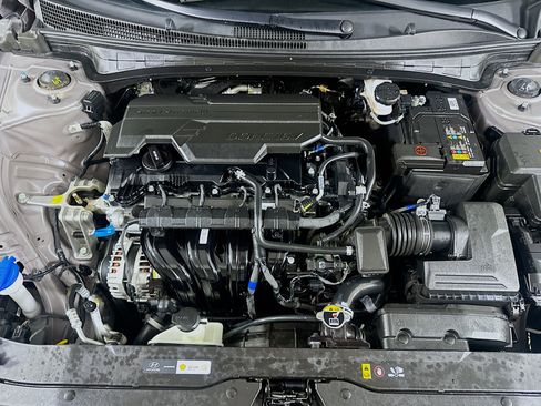 Used 2025 Hyundai Elantra SEL FWD image 33