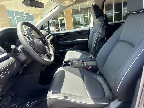 New 2026 Honda Odyssey Touring image 8
