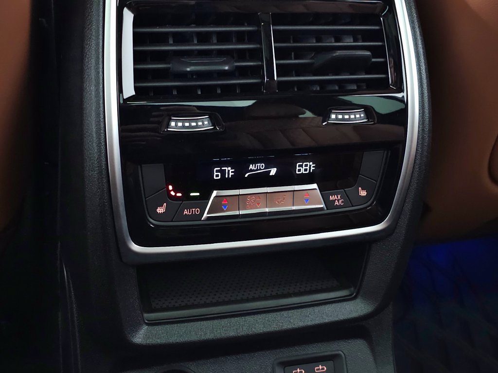 Used 2026 BMW X7 M60i AWD/4WD image 36