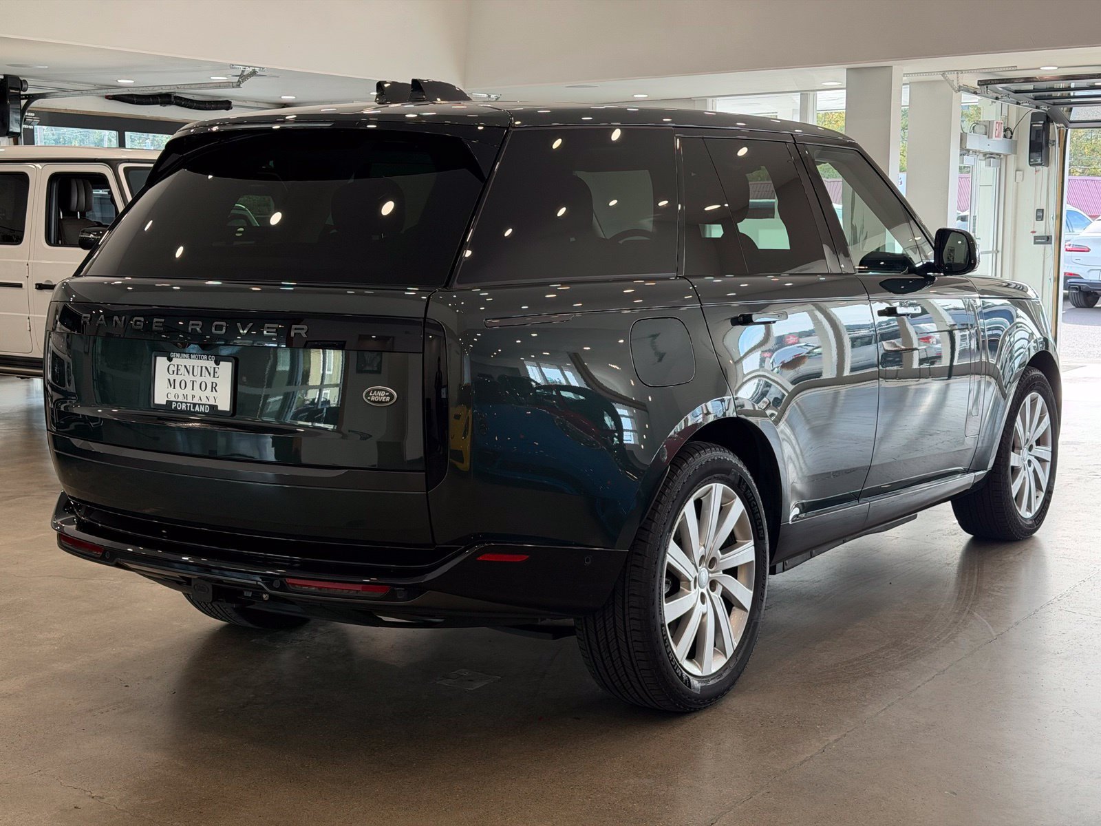 Used 2023 Land Rover Range Rover SE AWD/4WD image 4