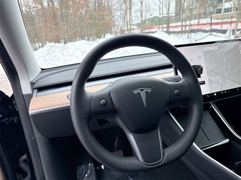 Used 2020 Tesla Model Y Long Range image 11