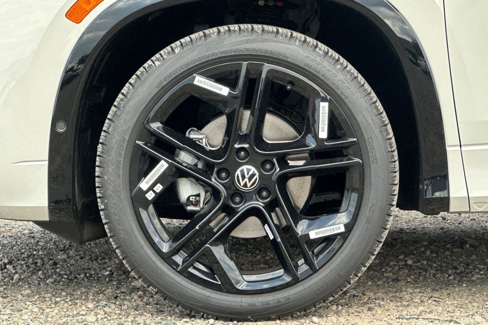 New 2026 Volkswagen Tiguan SE R-Line FWD image 24