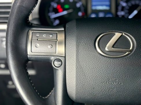 Used 2016 Lexus GX 460 image 32