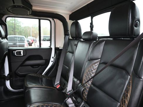 Used 2023 Jeep Gladiator Overland image 20