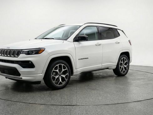 Used 2025 Jeep Compass Limited AWD/4WD image 3