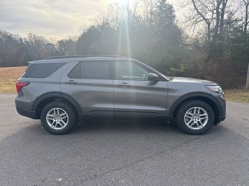 New 2026 Ford Explorer Active image 2