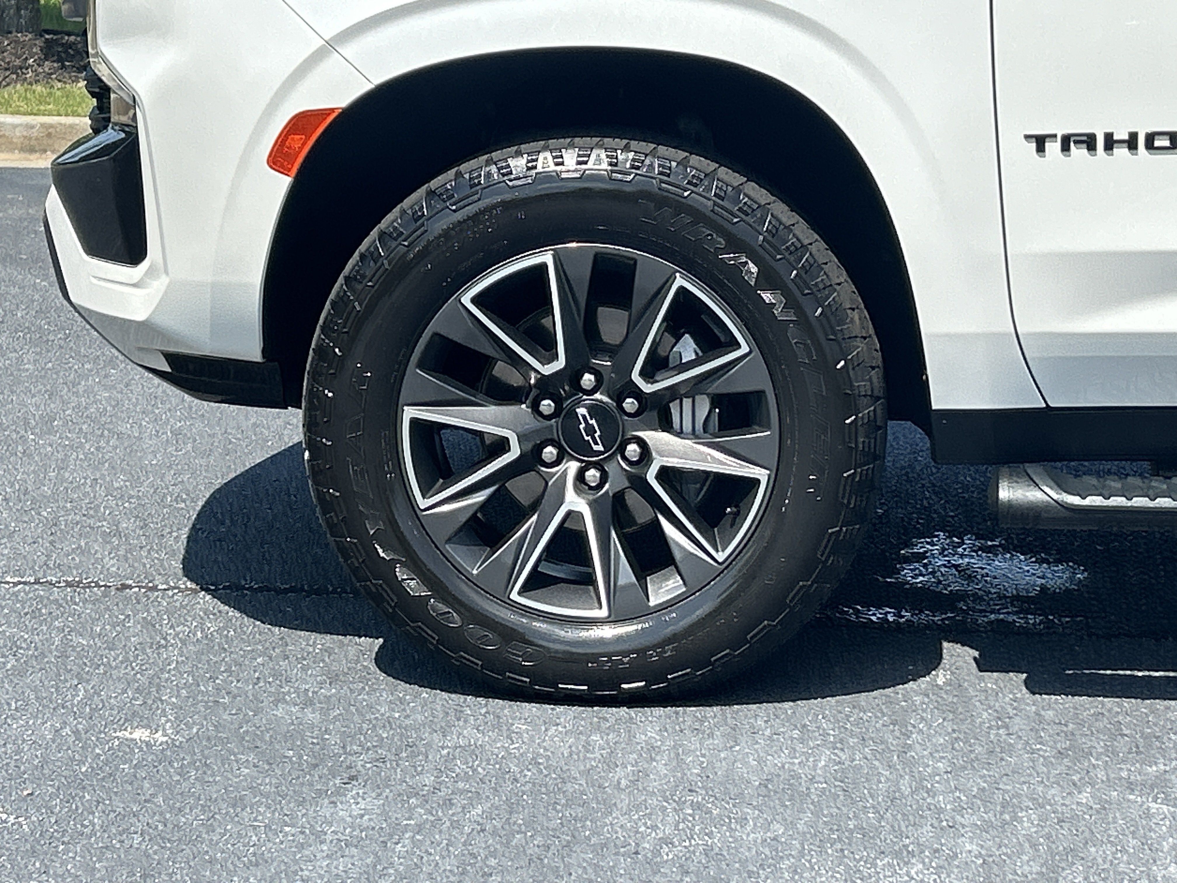 Used 2021 Chevrolet Tahoe Z71 AWD/4WD image 32