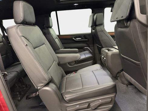 New 2026 GMC Yukon XL Denali w/ Denali Reserve Package image 12