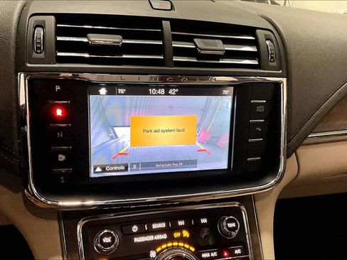 Used 2019 Lincoln Continental Select w/ Continental Climate Package image 14