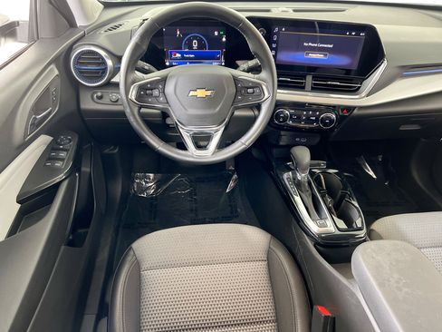Used 2025 Chevrolet Trax LT w/ Driver Confidence Package FWD image 21