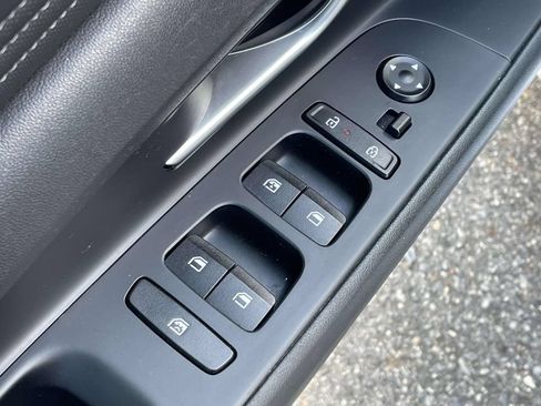 Certified 2025 Hyundai Elantra SEL FWD image 14