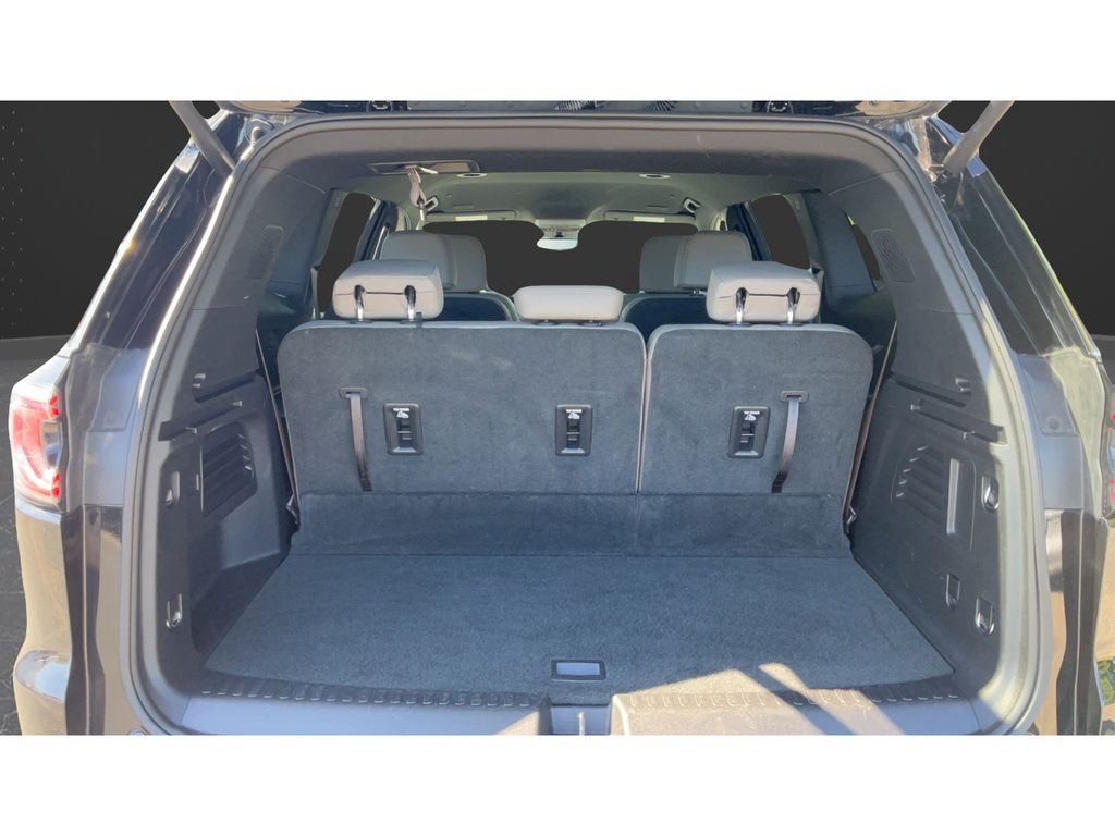 Certified 2026 GMC Acadia Elevation w/ Elevation Premium Package AWD/4WD image 27