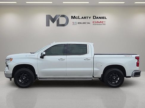 Used 2022 Chevrolet Silverado 1500 LTZ w/ LTZ Convenience Package II AWD/4WD image 2