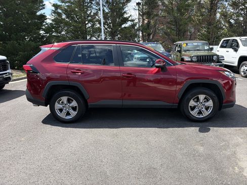 Used 2025 Toyota RAV4 XLE AWD/4WD image 11