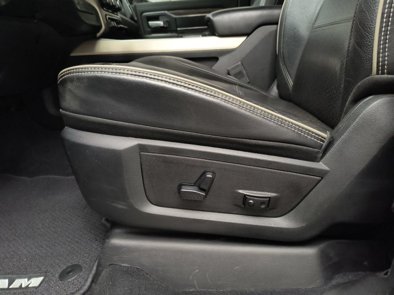 Used 2019 RAM 2500 Laramie AWD/4WD image 16