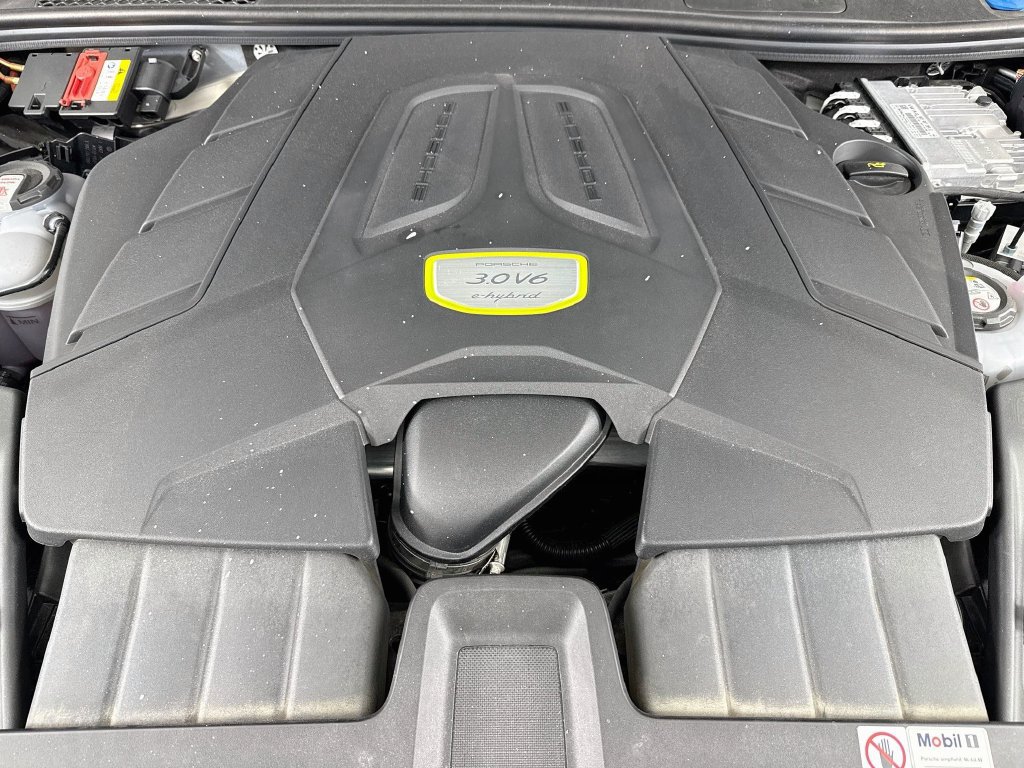 Certified 2023 Porsche Cayenne AWD/4WD image 32