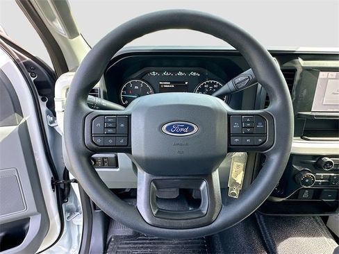 New 2025 Ford F550 4x4 Crew Cab image 7