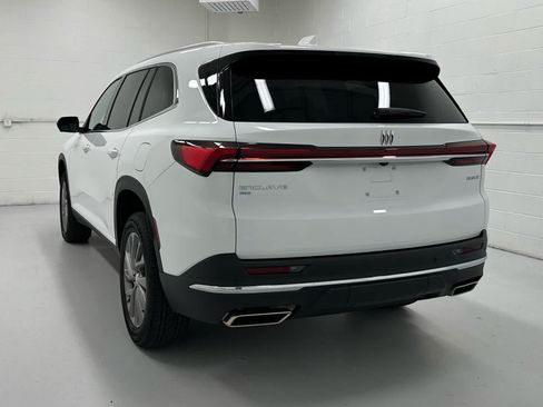 Used 2025 Buick Enclave Preferred AWD/4WD image 8