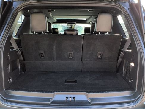 Used 2018 Ford Expedition XLT w/ Equipment Group 202A RWD image 13