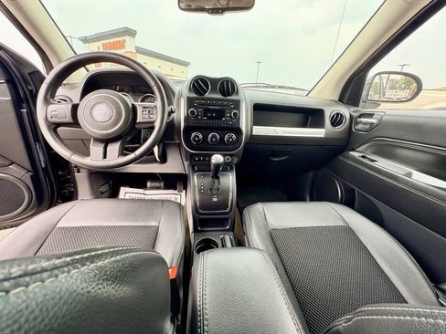 Used 2014 Jeep Compass Latitude AWD/4WD image 21