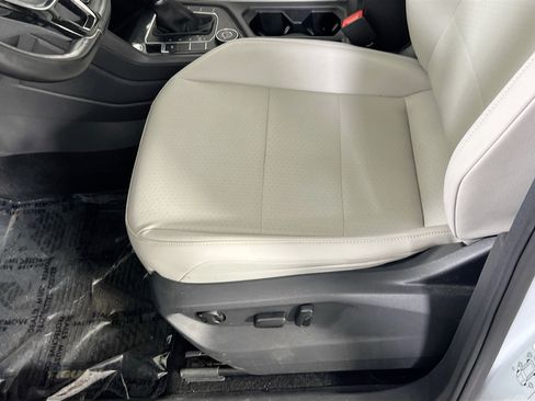 Used 2019 Volkswagen Tiguan SE w/ Panoramic Sunroof Package AWD/4WD image 18