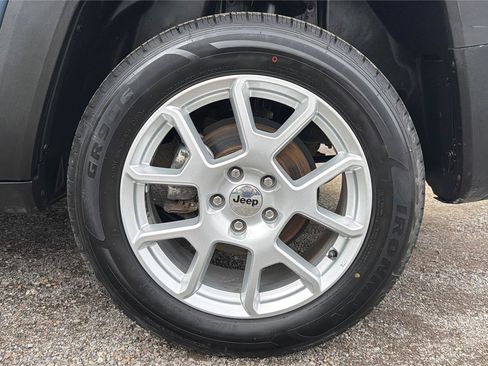 Used 2023 Jeep Renegade Latitude AWD/4WD image 26