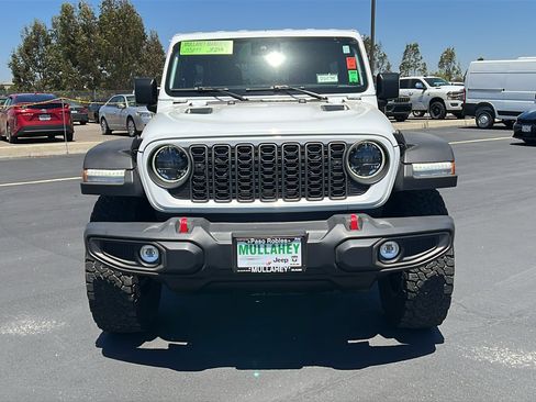 Used 2025 Jeep Wrangler Unlimited Rubicon AWD/4WD image 8