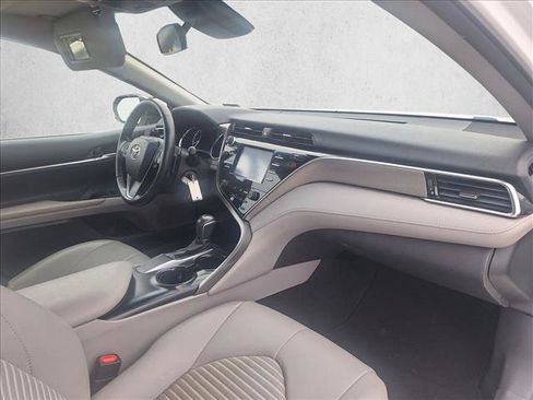 Used 2018 Toyota Camry SE FWD image 19