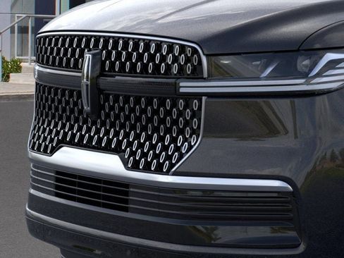 New 2026 Lincoln Navigator Reserve AWD/4WD image 17