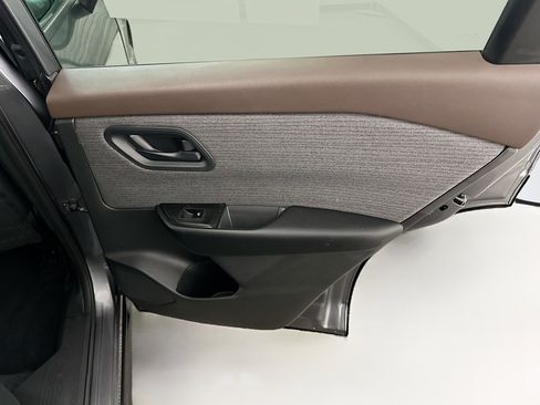 Used 2023 Nissan Rogue S AWD/4WD image 30