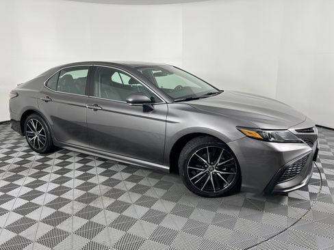 Used 2024 Toyota Camry SE image 2