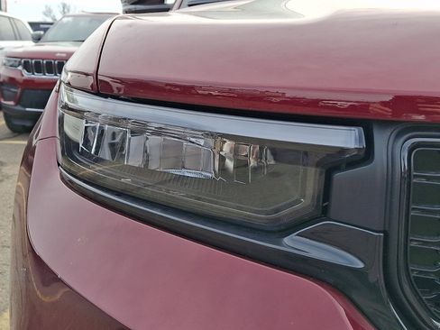 New 2025 Jeep Grand Cherokee Limited w/ Black Appearance Package AWD/4WD image 4