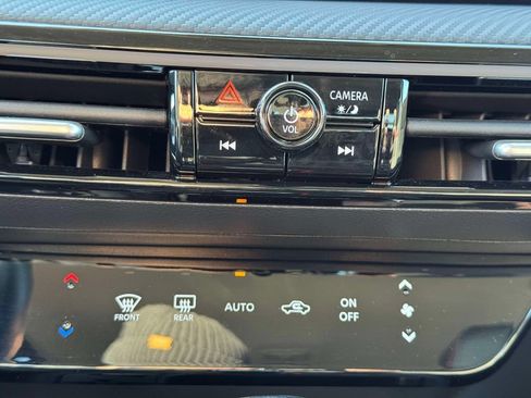 Used 2025 Nissan Kicks SR AWD/4WD image 28